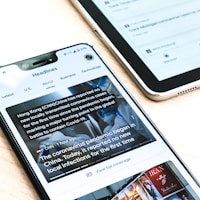 深度专题栏目图标，展示记者采访与新闻报道场景